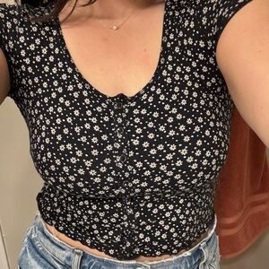 American Eagle Outfitters Black and White Floral Crop Top